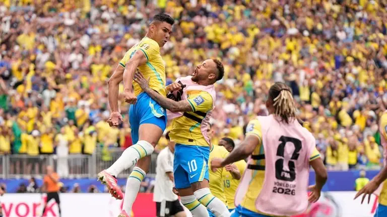 2026年世界杯：巴西2-1日本 - 加布里埃尔·马丁内利在最后时刻打入制胜球，巴西逆转晋级