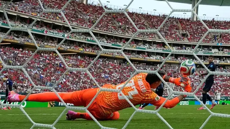 2026年世界杯：乌拉圭0-1西班牙 - 亚历克斯·巴埃纳的进球让马塞洛·比尔萨的球队出局