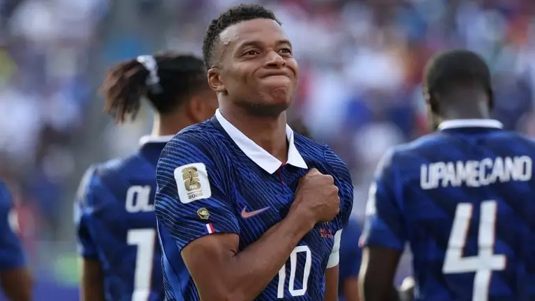 法国3-0瑞典:蓝军在世界杯上展现出超越其他球队的实力,基利安·姆巴佩接近伟大